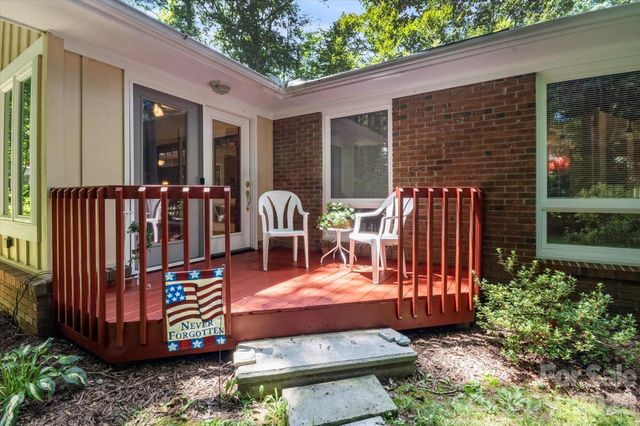 106 E Laurel Lane, Etowah, NC 28729