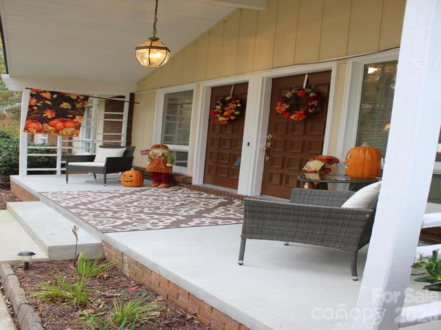 106 E Laurel Lane, Etowah, NC 28729