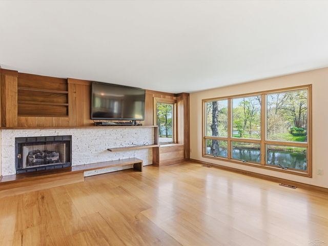 3172 Pine Tree Court, Waterford Twp, MI 48329