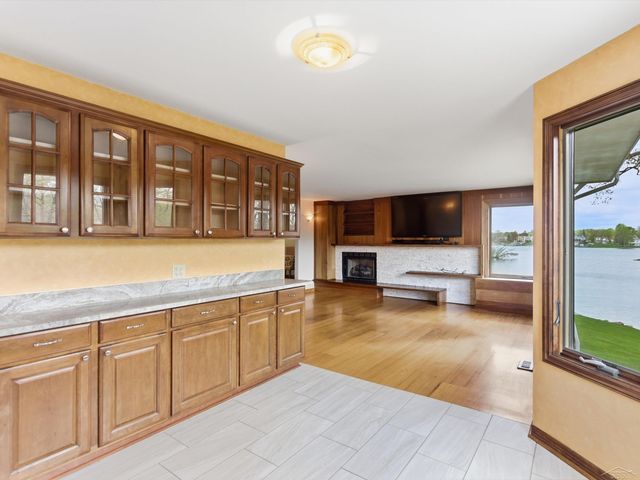 3172 Pine Tree Court, Waterford Twp, MI 48329