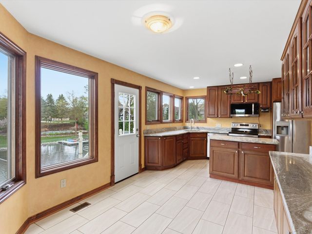 3172 Pine Tree Court, Waterford Twp, MI 48329