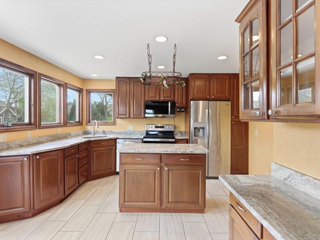 3172 Pine Tree Court, Waterford Twp, MI 48329