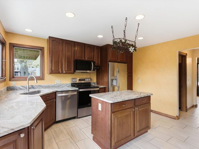 3172 Pine Tree Court, Waterford Twp, MI 48329