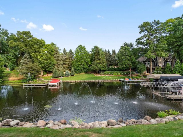 3172 Pine Tree Court, Waterford Twp, MI 48329