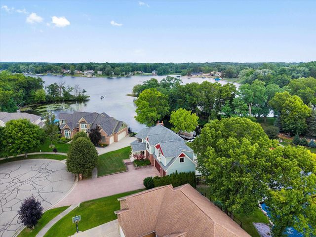 3172 Pine Tree Court, Waterford Twp, MI 48329