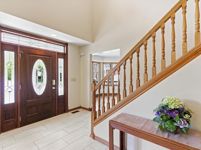 3172 Pine Tree Court, Waterford Twp, MI 48329