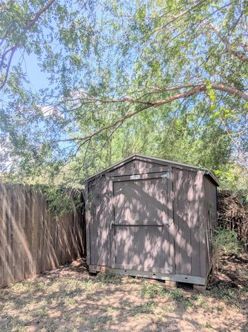 129 Park LN, San Marcos, TX 78666