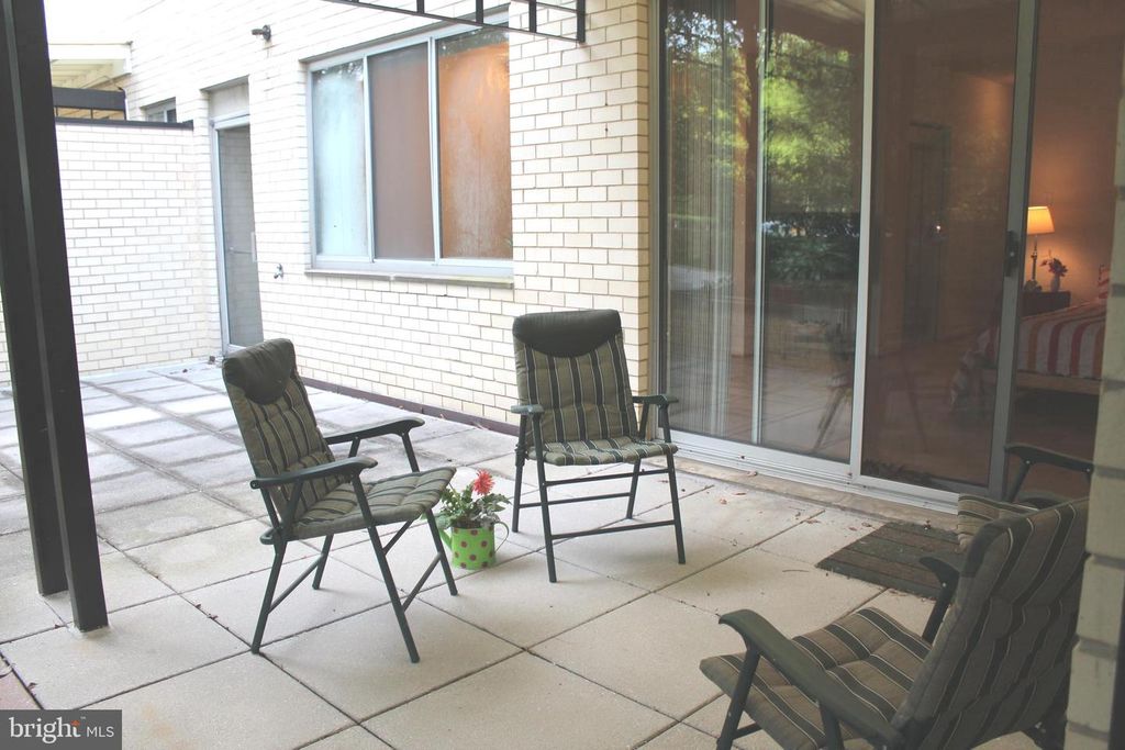 Image 10 of property listing at 10401 GROSVENOR PL #324, Rockville, MD 20852