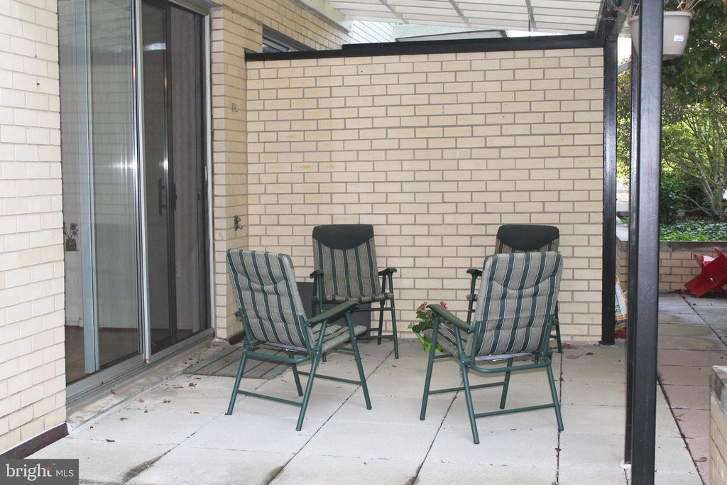 Image 11 of property listing at 10401 GROSVENOR PL #324, Rockville, MD 20852