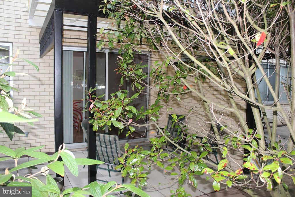 Image 14 of property listing at 10401 GROSVENOR PL #324, Rockville, MD 20852