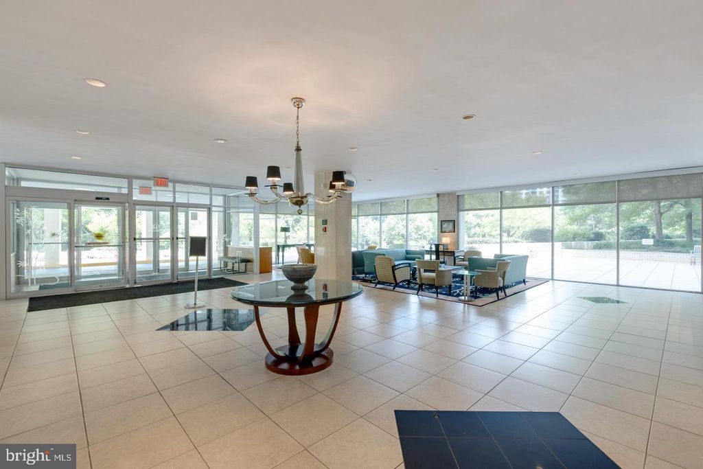 Image 20 of property listing at 10401 GROSVENOR PL #324, Rockville, MD 20852