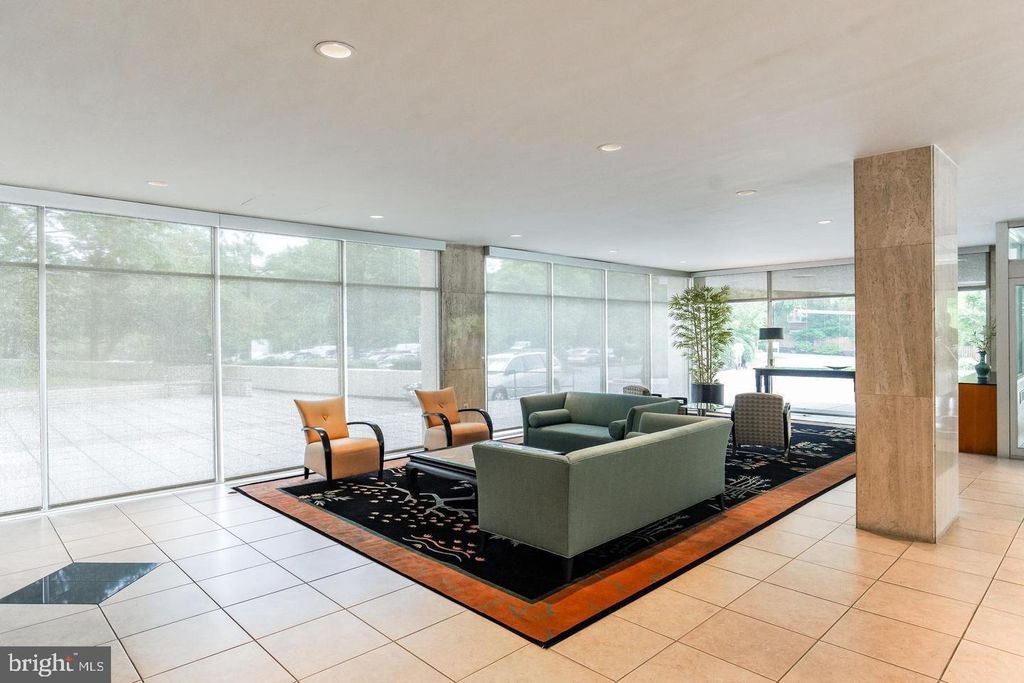 Image 21 of property listing at 10401 GROSVENOR PL #324, Rockville, MD 20852
