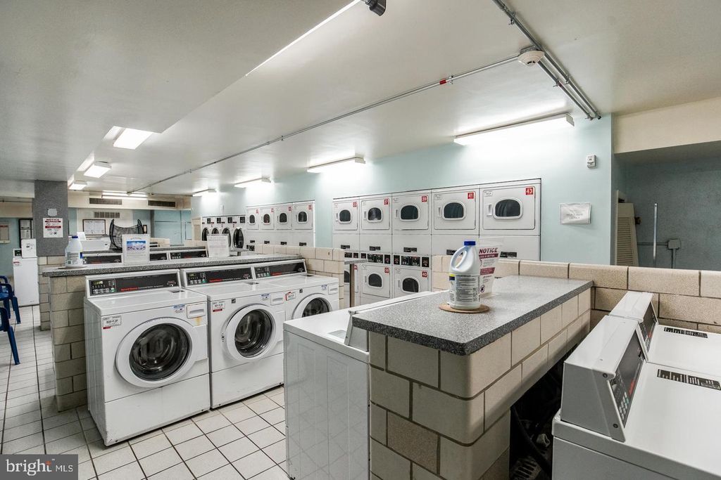 Image 27 of property listing at 10401 GROSVENOR PL #324, Rockville, MD 20852