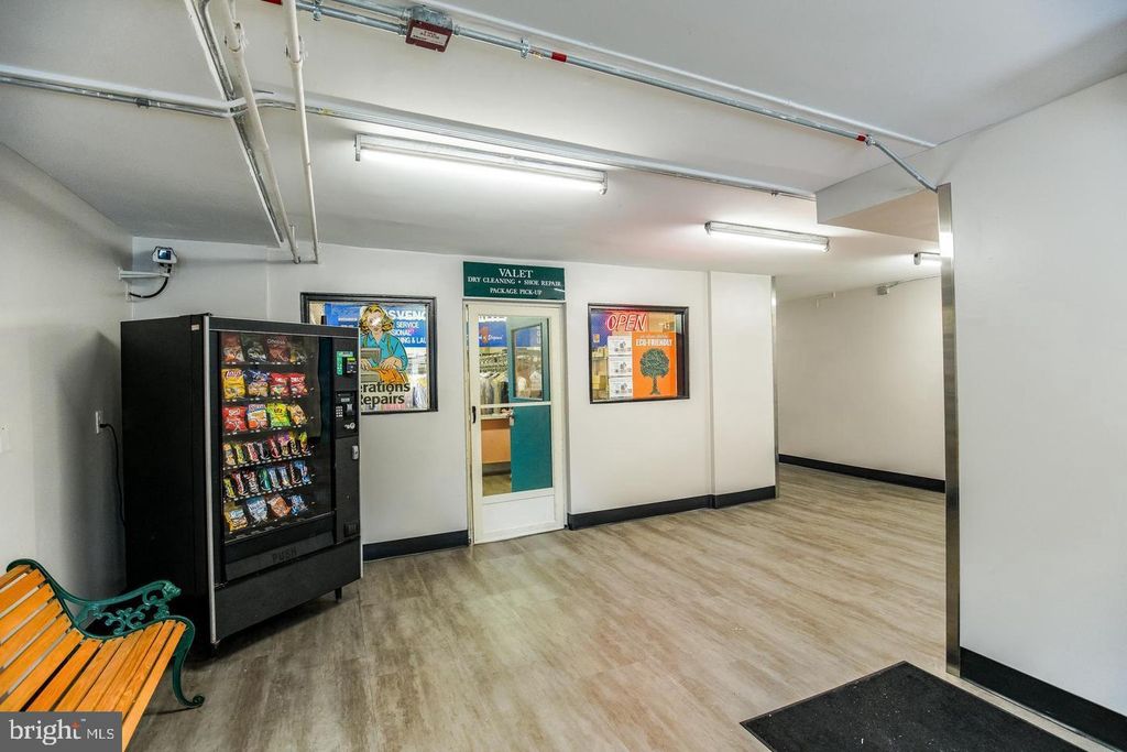 Image 28 of property listing at 10401 GROSVENOR PL #324, Rockville, MD 20852