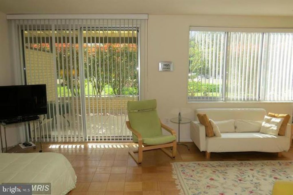 Image 3 of property listing at 10401 GROSVENOR PL #324, Rockville, MD 20852