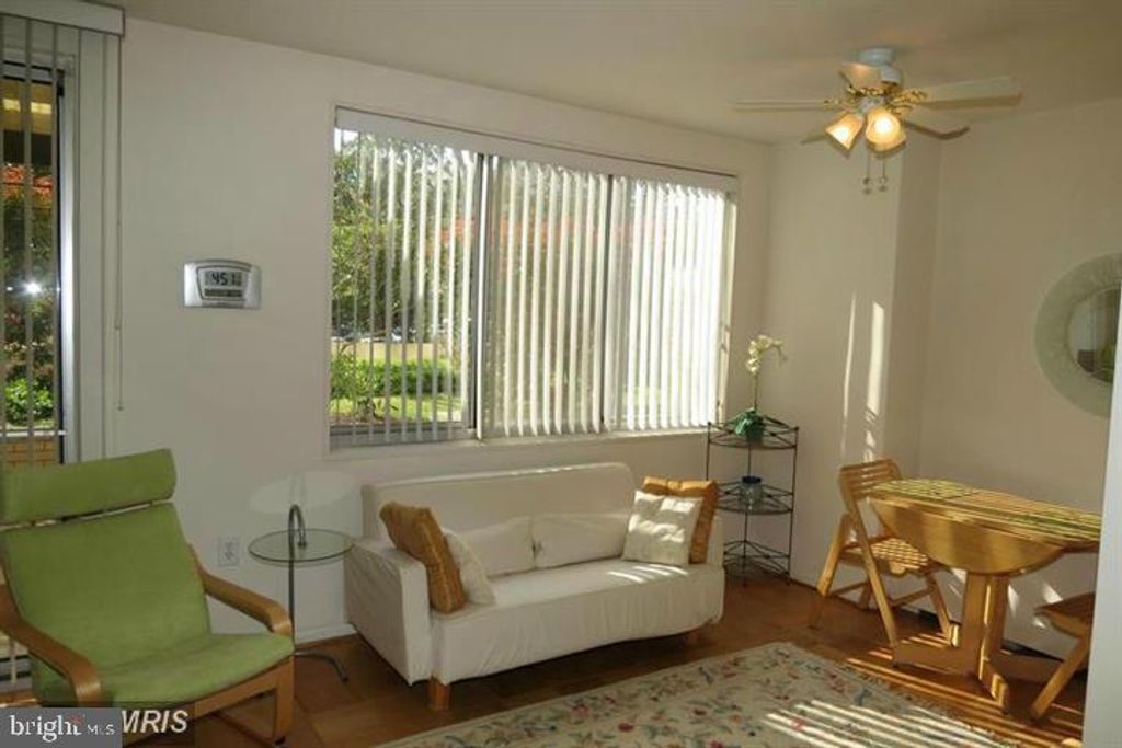 Image 5 of property listing at 10401 GROSVENOR PL #324, Rockville, MD 20852