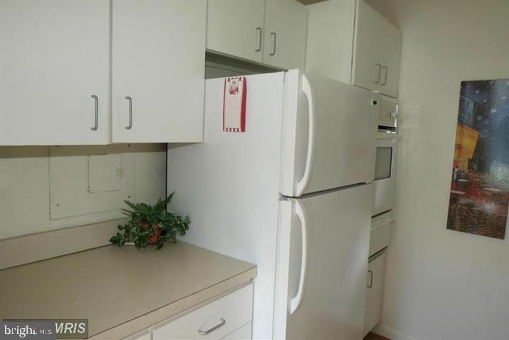 Image 7 of property listing at 10401 GROSVENOR PL #324, Rockville, MD 20852