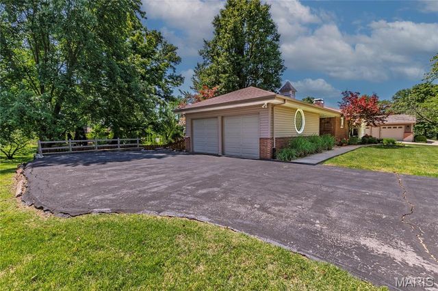 11834 Tescord Drive, St Louis, MO 63128