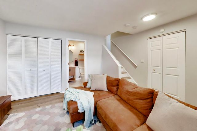 2555 W Moffat Street D, Chicago, IL 60647