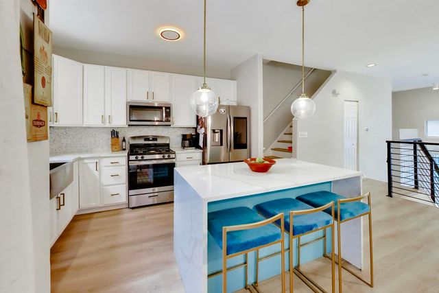 2555 W Moffat Street D, Chicago, IL 60647