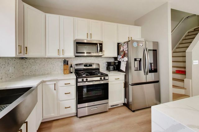 2555 W Moffat Street D, Chicago, IL 60647