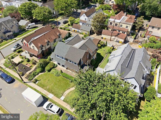 242 HENLEY RD, Wynnewood, PA 19096