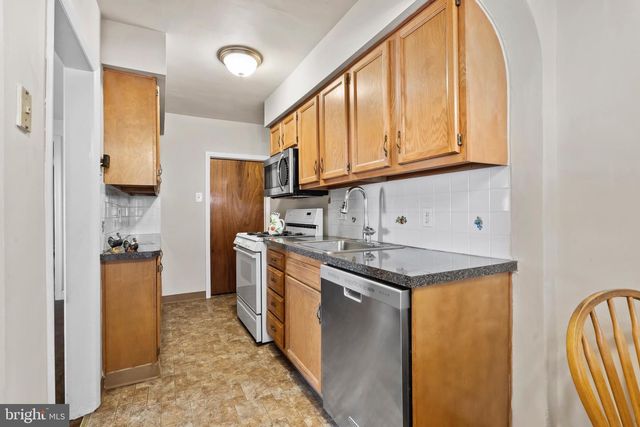 242 HENLEY RD, Wynnewood, PA 19096