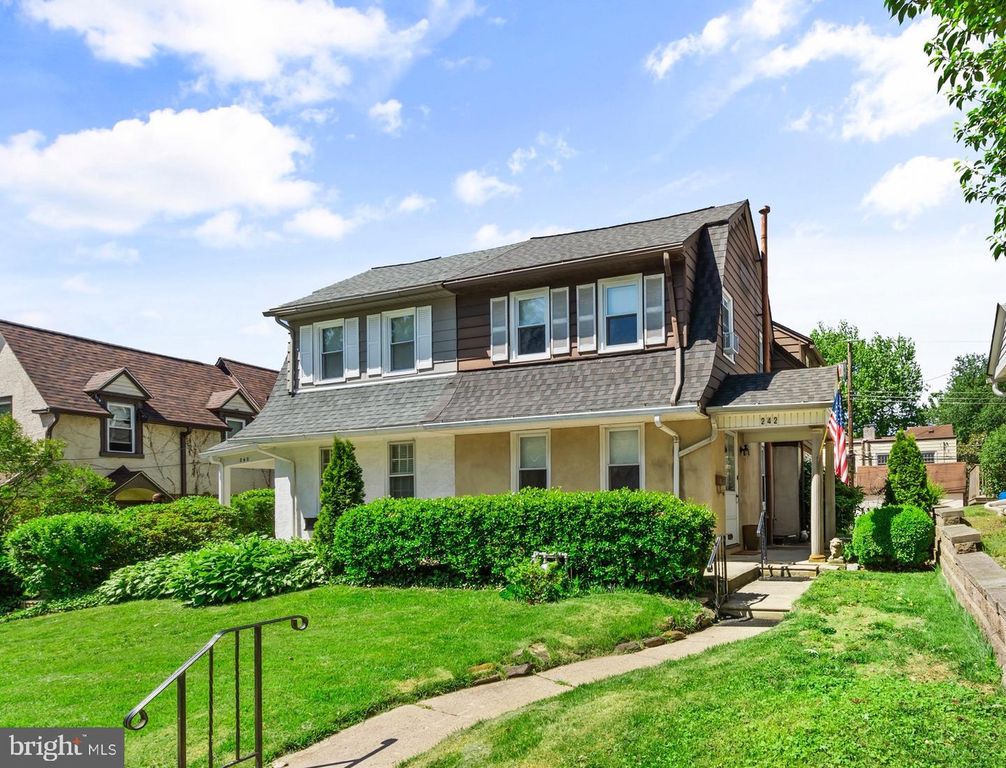 242 HENLEY RD, Wynnewood, PA 19096