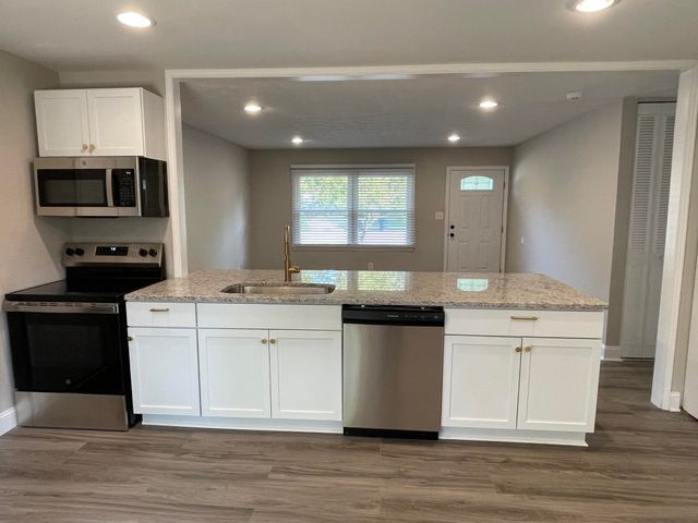3255 Sutherland Drive, Lexington, KY 40517