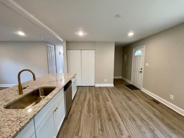 3255 Sutherland Drive, Lexington, KY 40517