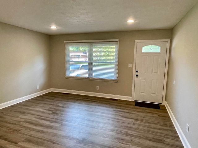 3255 Sutherland Drive, Lexington, KY 40517