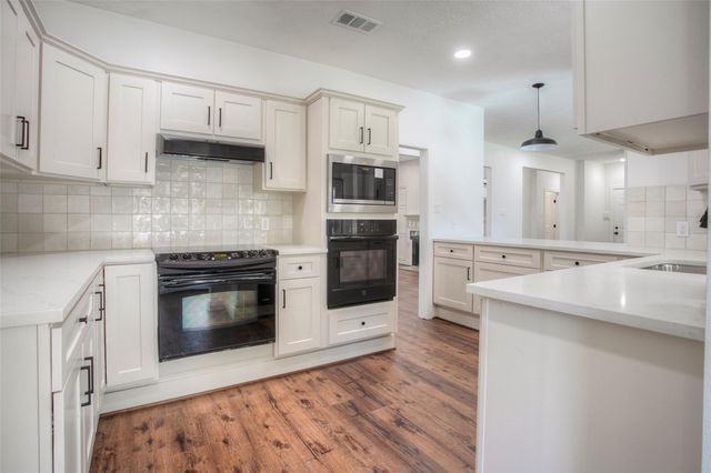 83 Dahlia Road, Huntsville, TX 77320