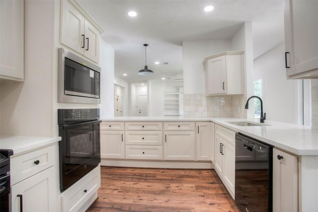 83 Dahlia Road, Huntsville, TX 77320