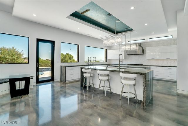 10 Ridge Blossom Road, Las Vegas, NV 89135