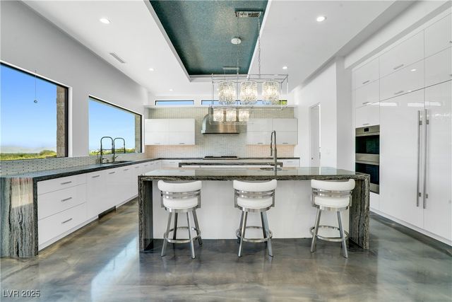 10 Ridge Blossom Road, Las Vegas, NV 89135