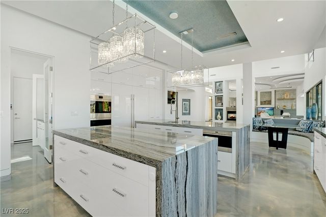 10 Ridge Blossom Road, Las Vegas, NV 89135