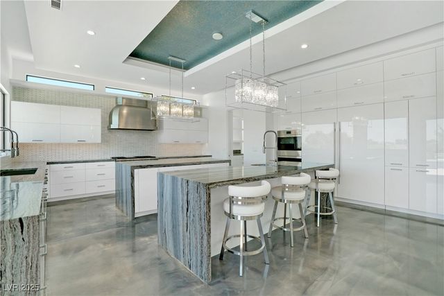 10 Ridge Blossom Road, Las Vegas, NV 89135