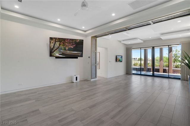 10 Ridge Blossom Road, Las Vegas, NV 89135