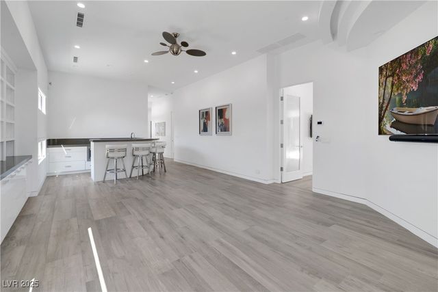 10 Ridge Blossom Road, Las Vegas, NV 89135