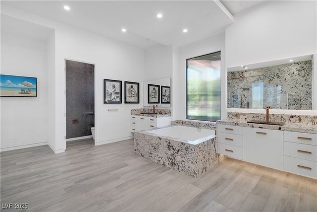 10 Ridge Blossom Road, Las Vegas, NV 89135