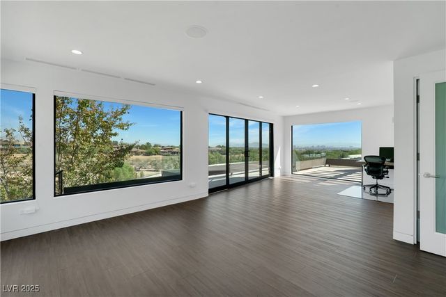 10 Ridge Blossom Road, Las Vegas, NV 89135