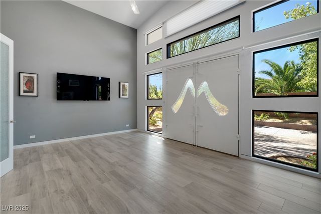 10 Ridge Blossom Road, Las Vegas, NV 89135