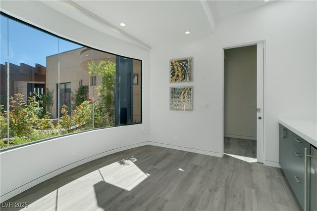 10 Ridge Blossom Road, Las Vegas, NV 89135