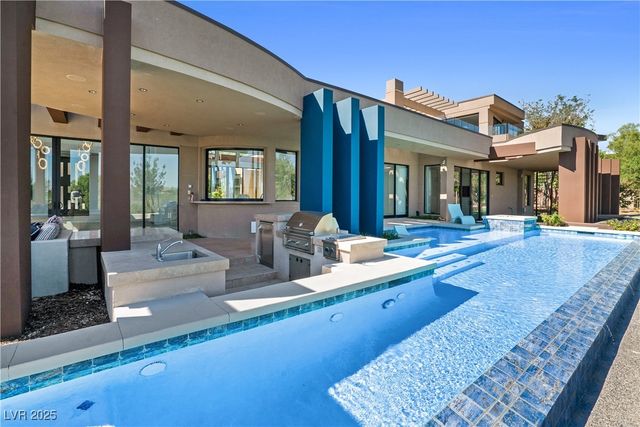 10 Ridge Blossom Road, Las Vegas, NV 89135