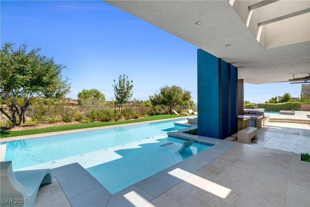 10 Ridge Blossom Road, Las Vegas, NV 89135