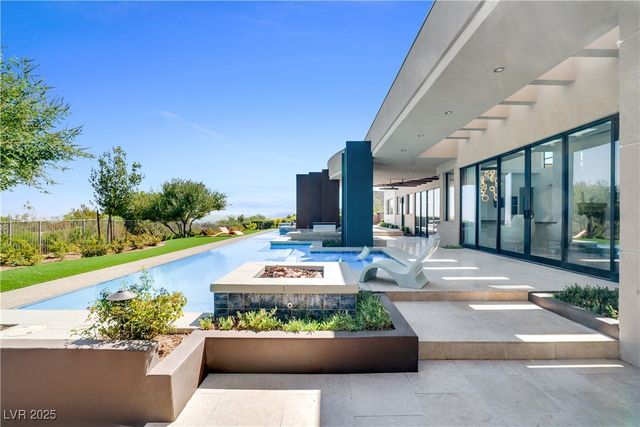 10 Ridge Blossom Road, Las Vegas, NV 89135