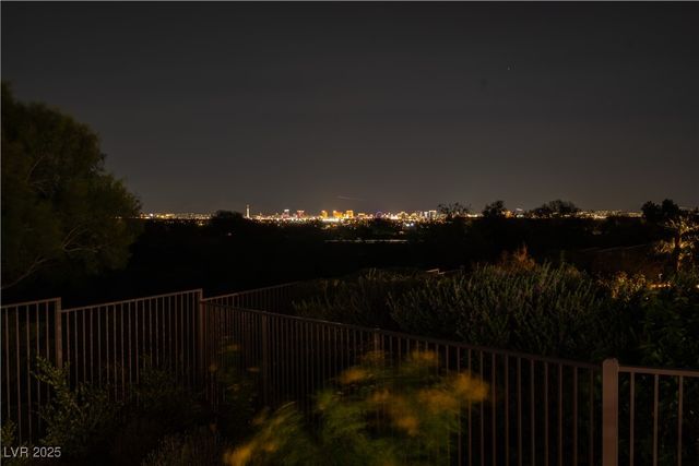 10 Ridge Blossom Road, Las Vegas, NV 89135