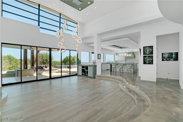 10 Ridge Blossom Road, Las Vegas, NV 89135