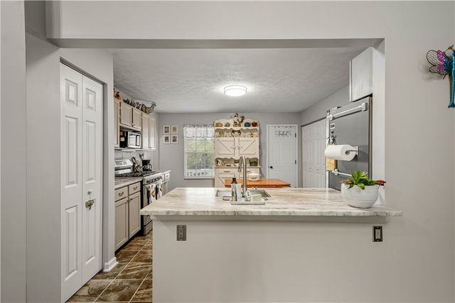 220 Brae Glen Dr, North Strabane, PA 15317