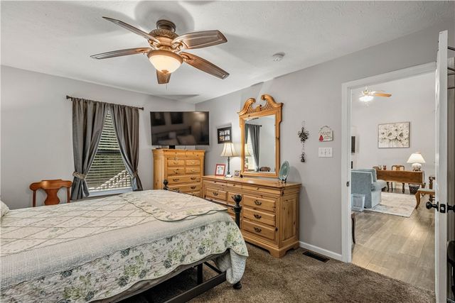 220 Brae Glen Dr, North Strabane, PA 15317